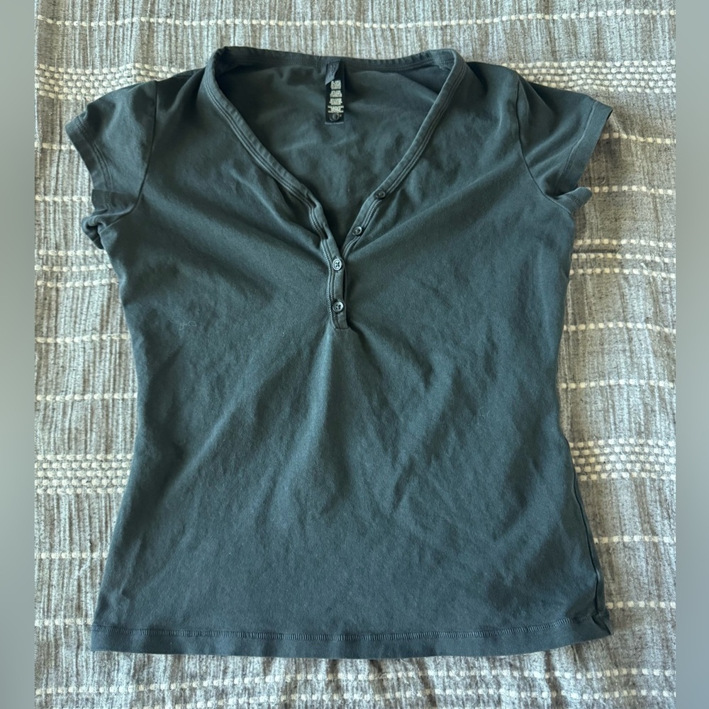 SKIMS Cotton Jersey Henley Tee – Washed Onyx